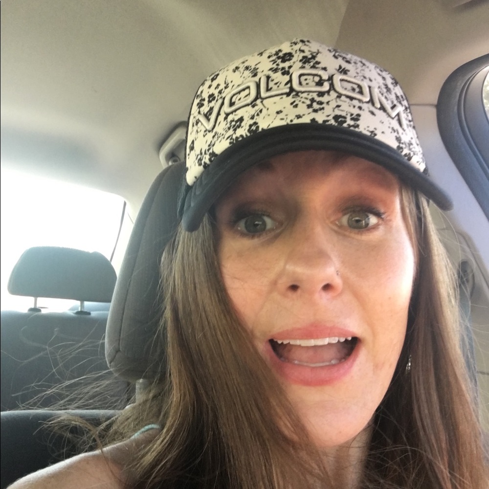 Volcom women hat worn this time only! NWOT